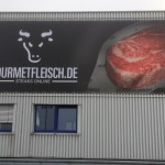 Jonas Druck großformatiges Magabanner als Außenwerbung für Gourmetfleisch.de