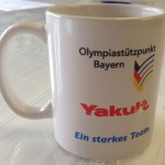 Jonas Druck individuelle Veredelung von Tassen als Werbemittel für Yakult.